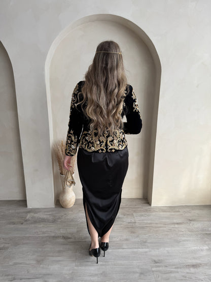 كاراكو أسود بياقة رسمية