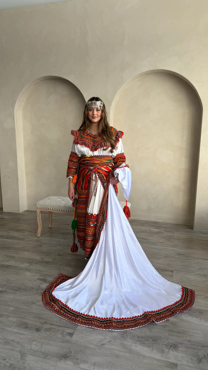 فستان قبائلي تقليدي للعروس