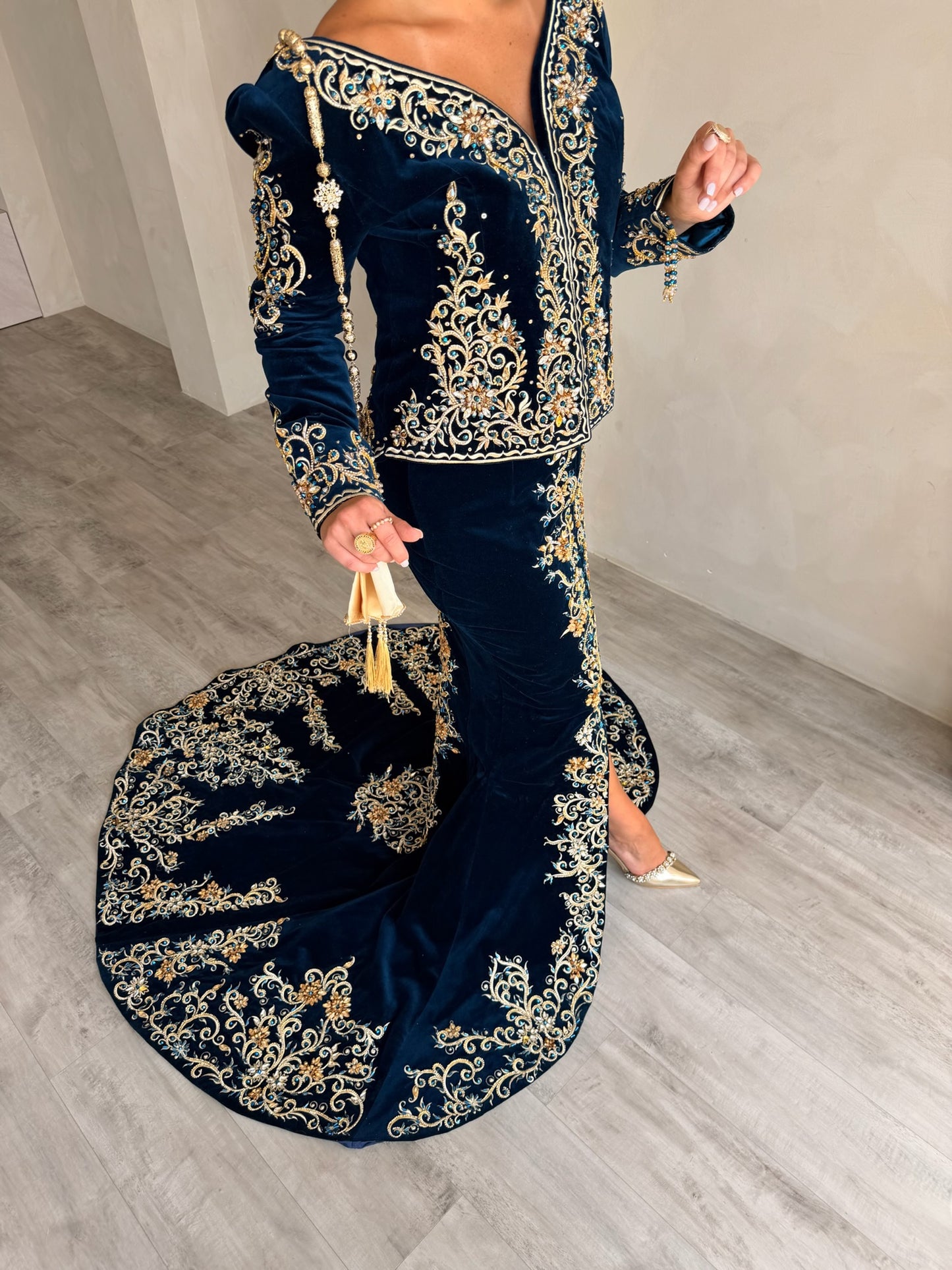 KARAKOU BLEU AMIRA